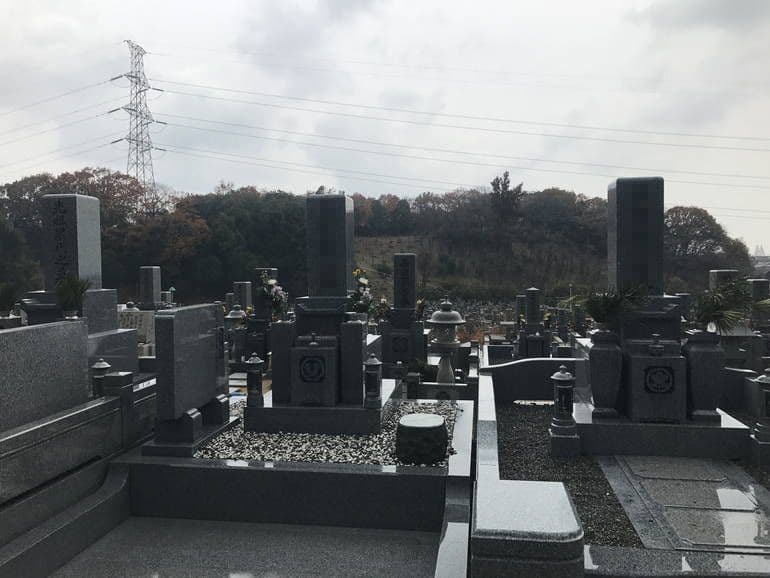大阪狭山市営 西山霊園　数種類の区画を用意