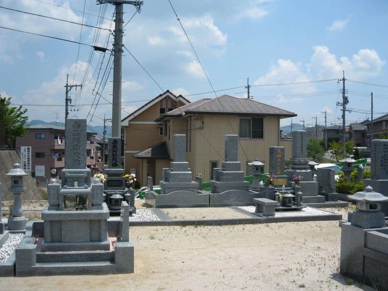 蓮花寺墓苑