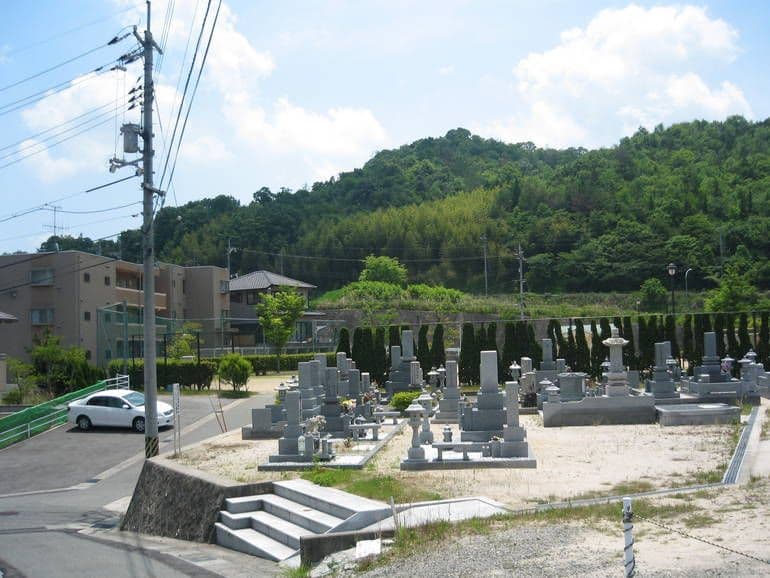蓮花寺墓苑