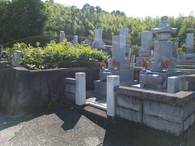 岩脇霊園