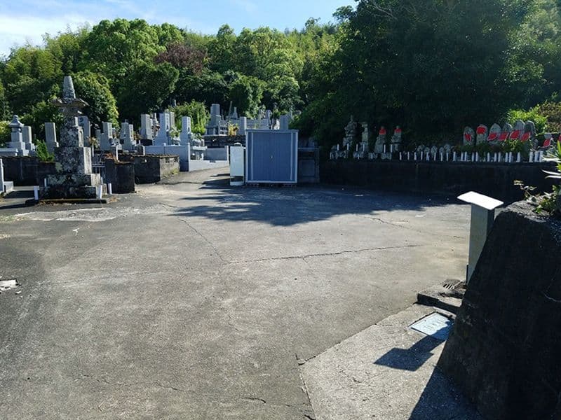 岩脇霊園