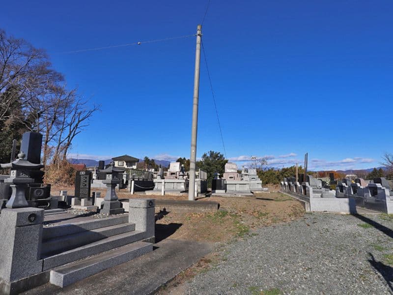 粕川墓苑