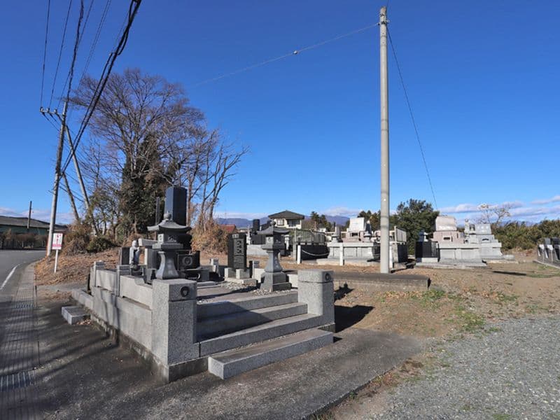 粕川墓苑