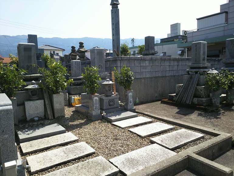 四国中央市営 岡屋敷墓地