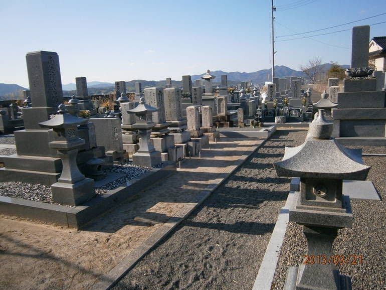 蓮花寺墓苑