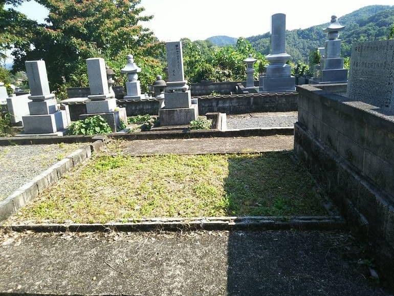 津山市営 八出墓地
