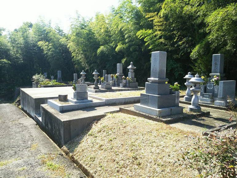 津山市営 八出墓地