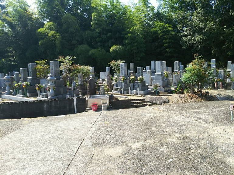 津山市営 八出墓地