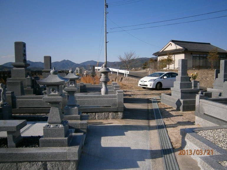 蓮花寺墓苑