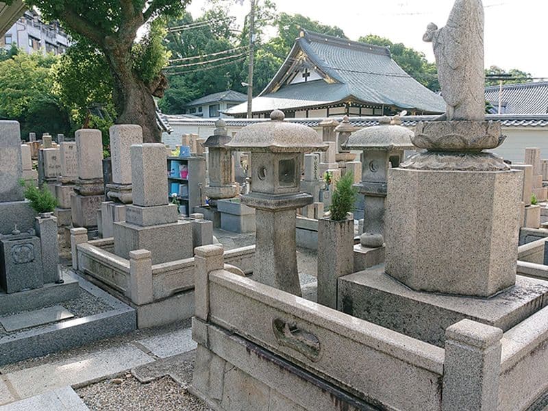 源聖寺墓地
