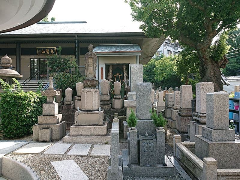 源聖寺墓地