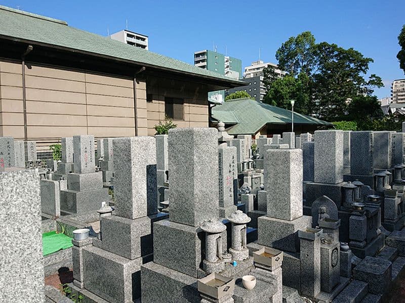 源聖寺墓地