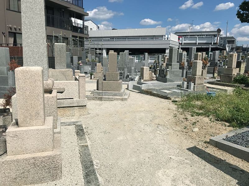 岡上の町墓地