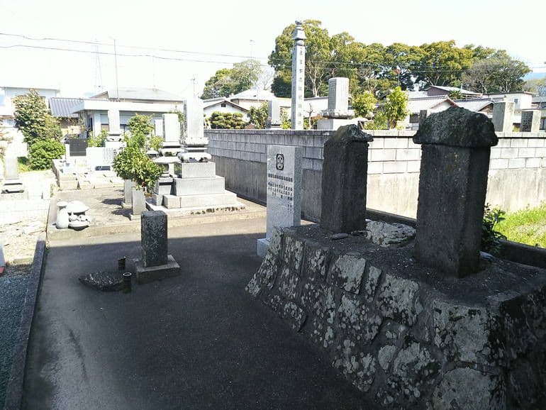 四国中央市営 岡屋敷墓地
