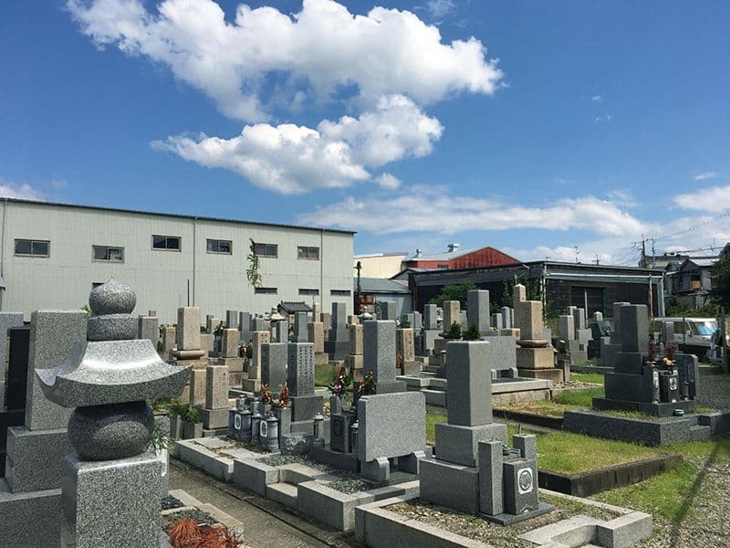 南昌寺境内墓地