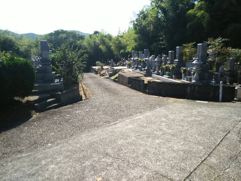 津山市営 八出墓地