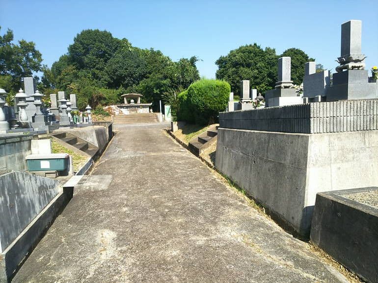 津山市営 八出墓地