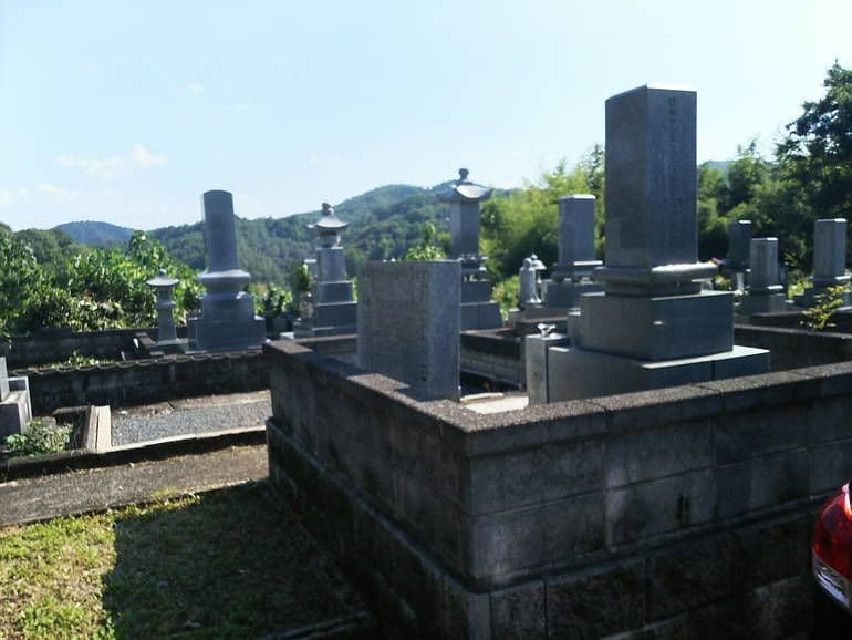 津山市営 八出墓地