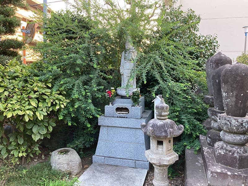 泉福寺墓苑