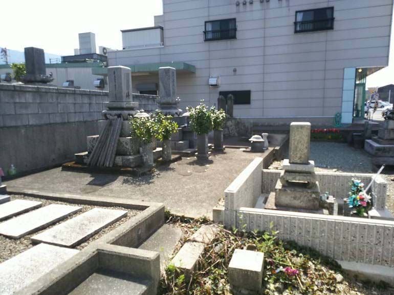 四国中央市営 岡屋敷墓地