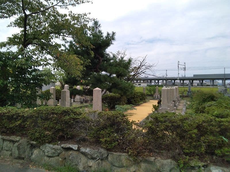 唐崎靖国共同墓地