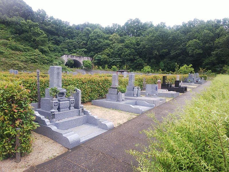 根来霊園