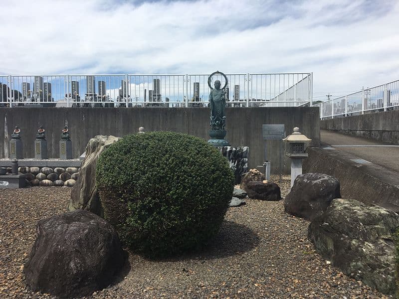 泉徳寺 のうこつうぼ