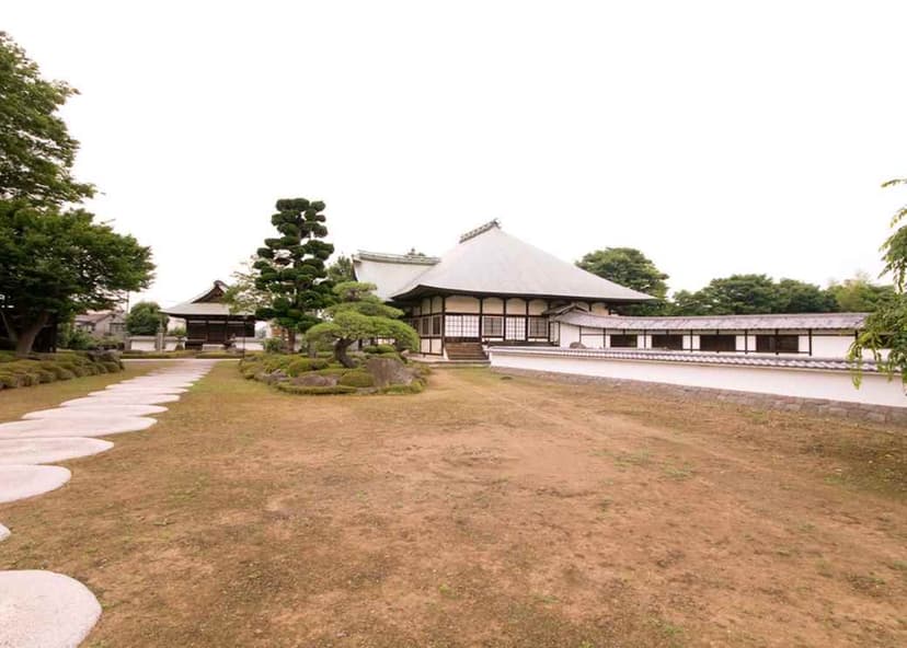 三輪ふるさと苑　歴史を感じられる趣のある境内