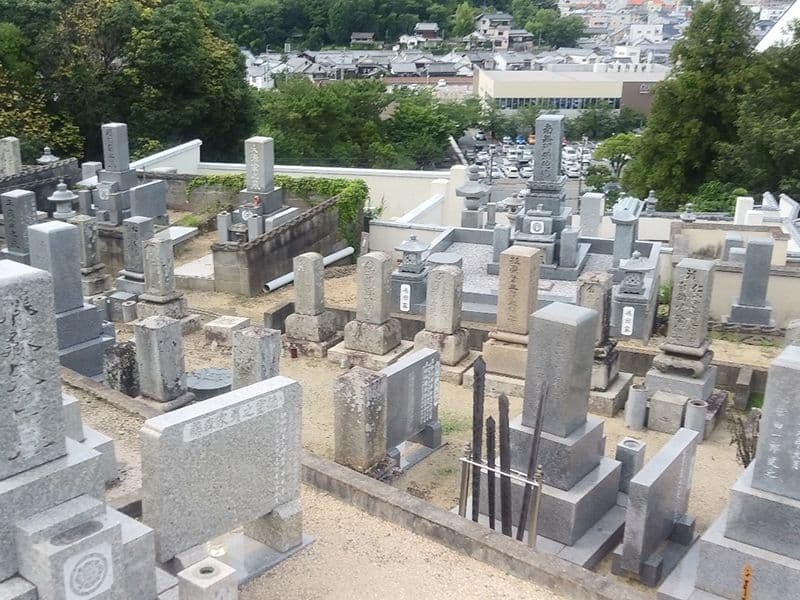 向山墓地