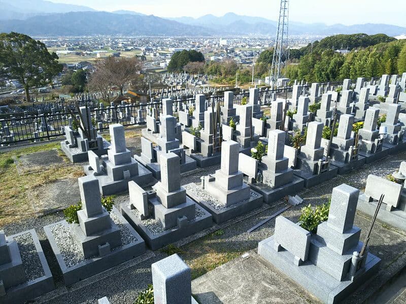 東温市営 志津川墓園
