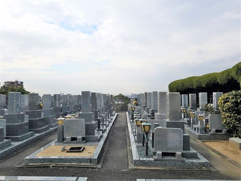 本厳寺霊苑