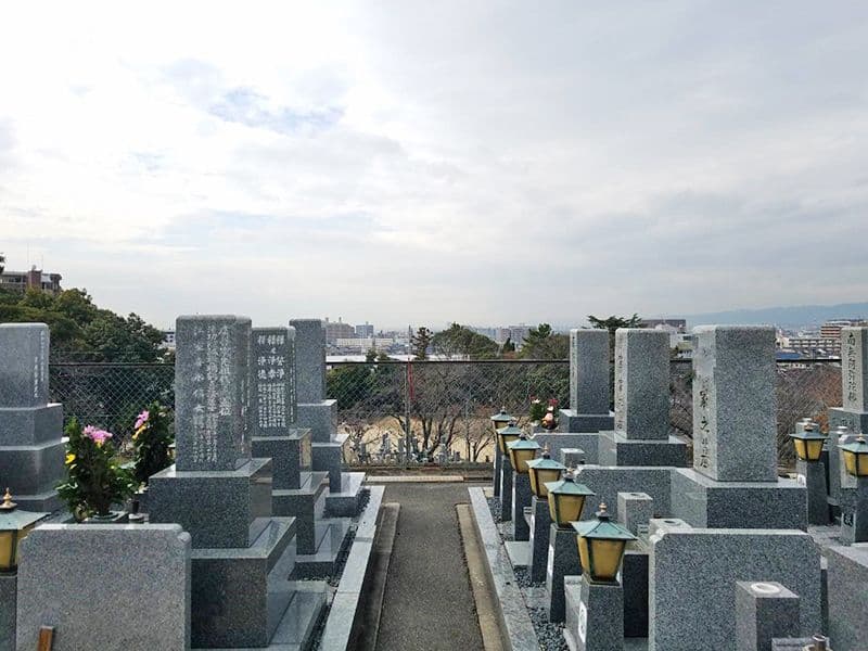 本厳寺霊苑