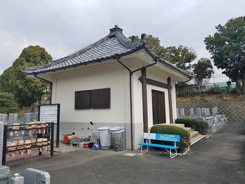 本厳寺霊苑
