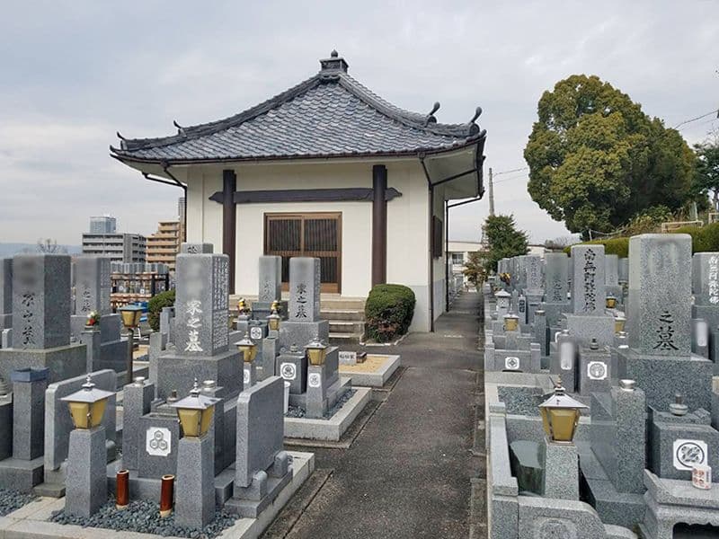 本厳寺霊苑