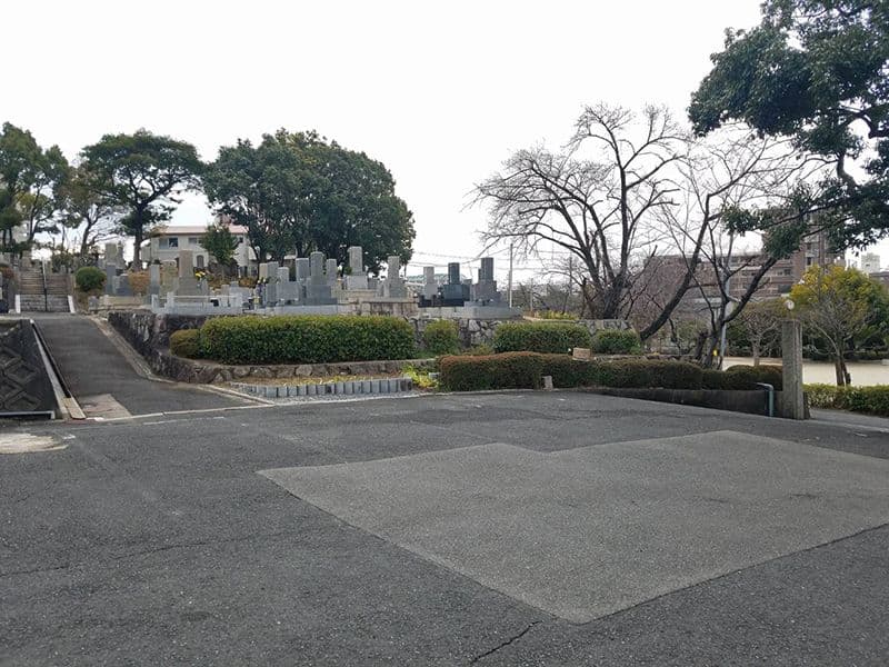 本厳寺霊苑