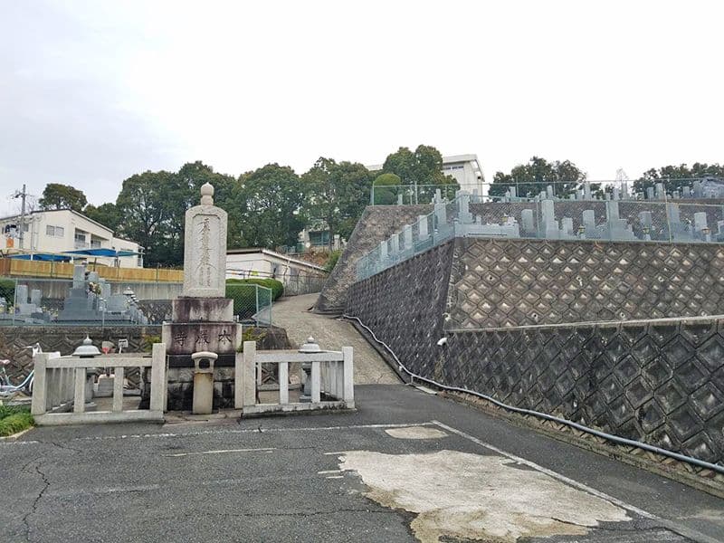 本厳寺霊苑