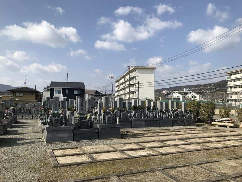 米谷東墓地