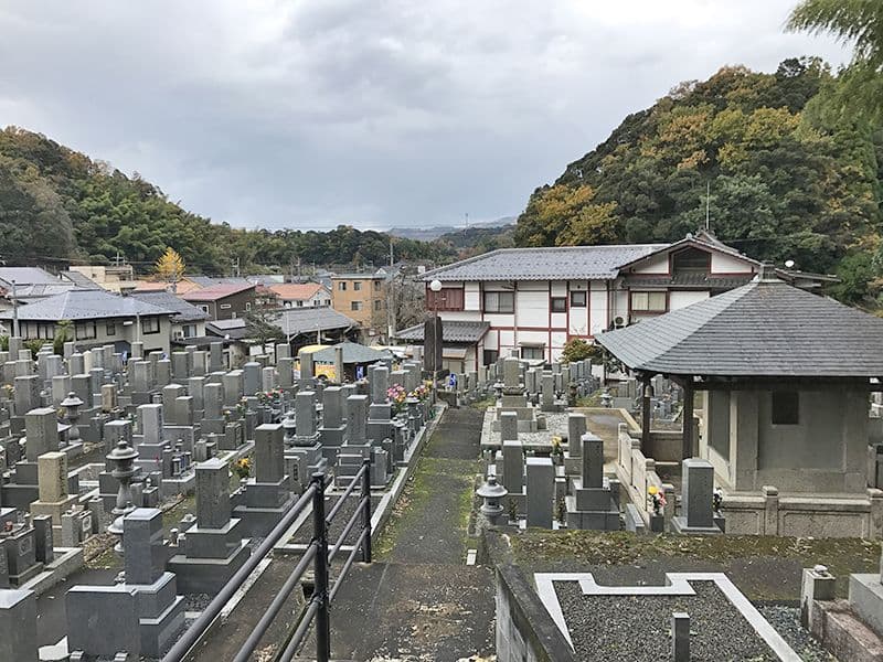 真宗寺墓地