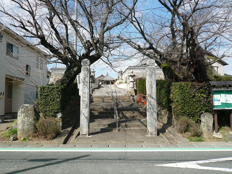 実相院墓苑