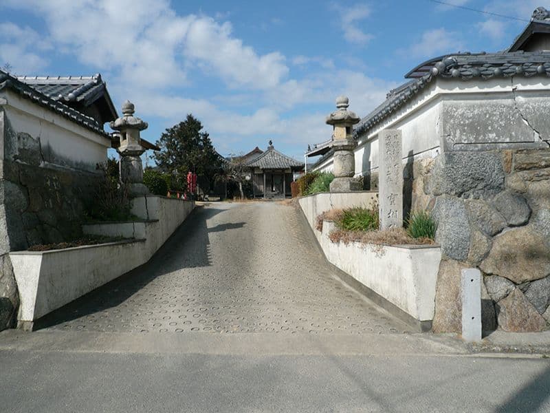 実相院墓苑