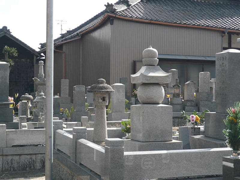 実相院墓苑