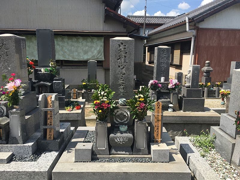 実相院墓苑