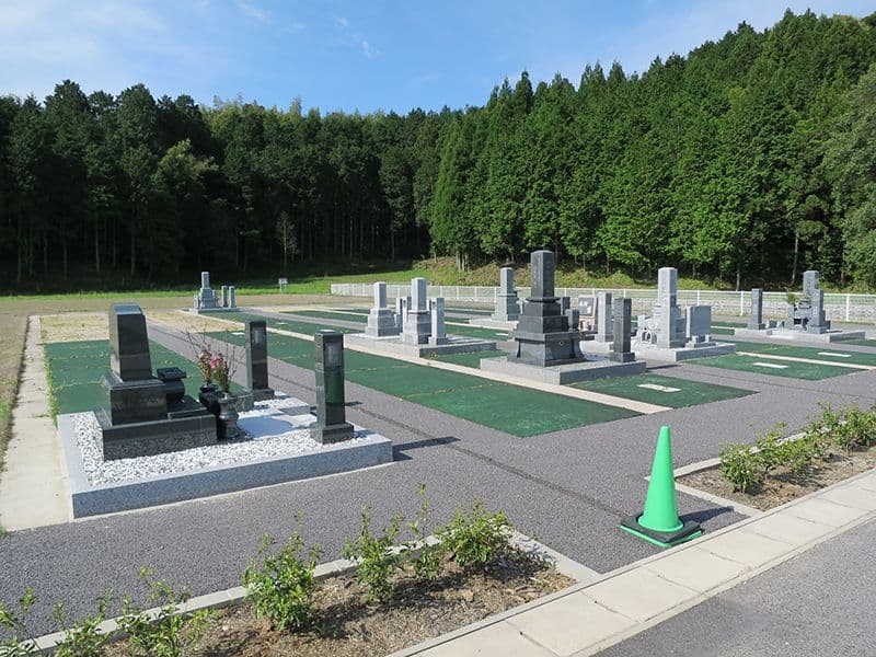 安来墓園