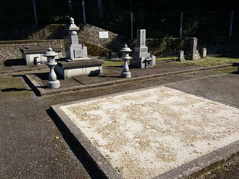 江津市営 市村墓地公園