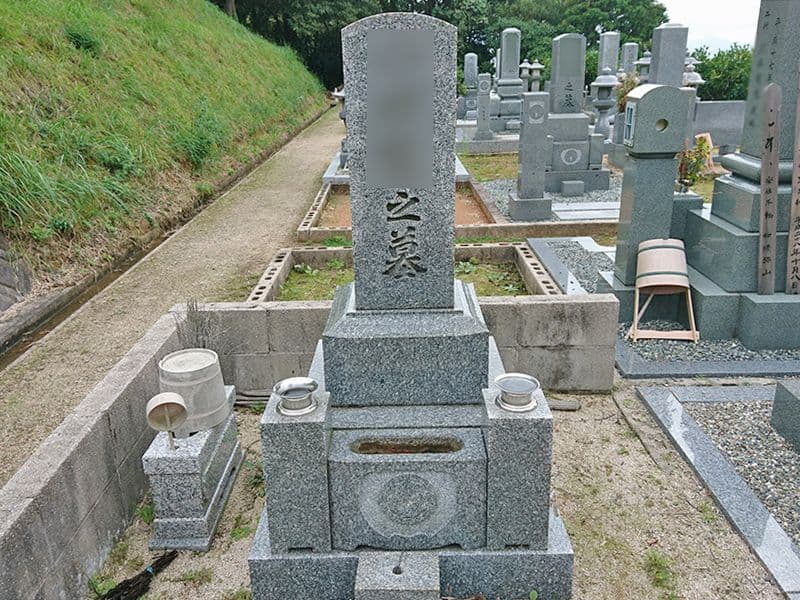 新奥ノ谷墓地