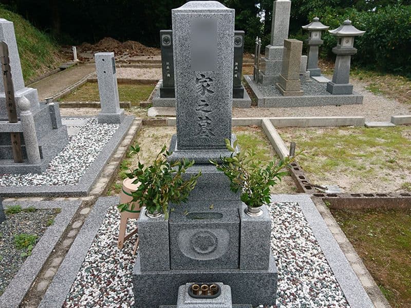新奥ノ谷墓地