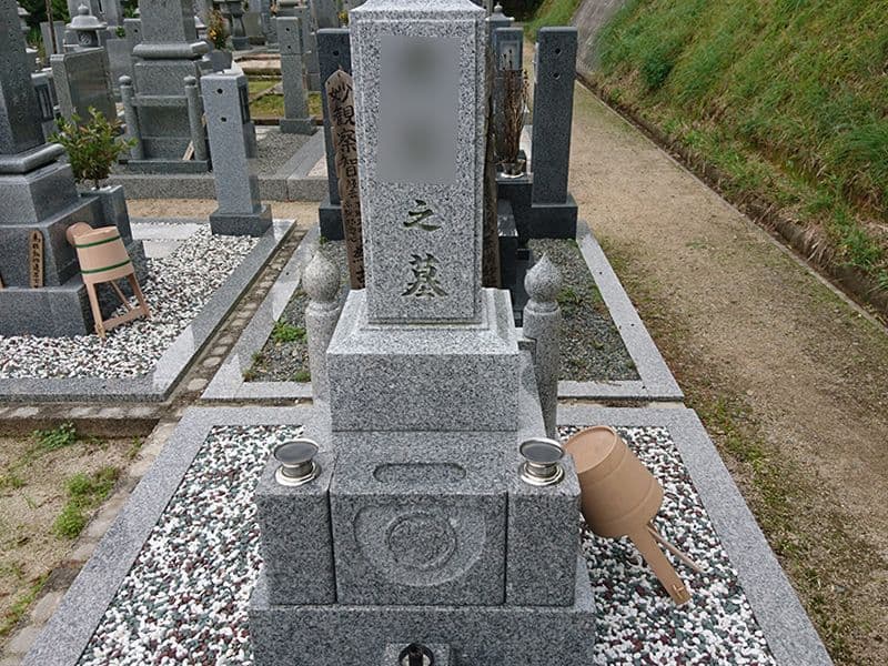 新奥ノ谷墓地