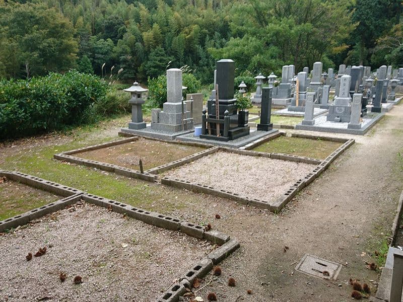 新奥ノ谷墓地