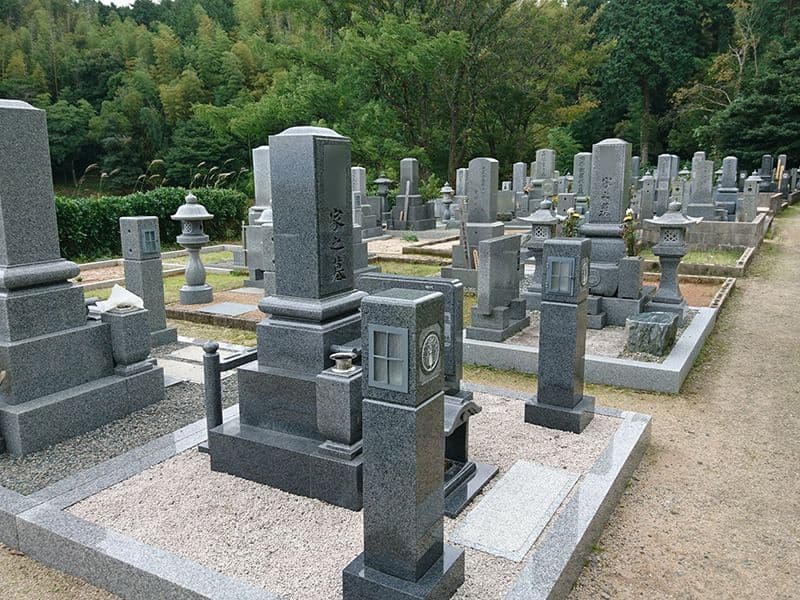 新奥ノ谷墓地