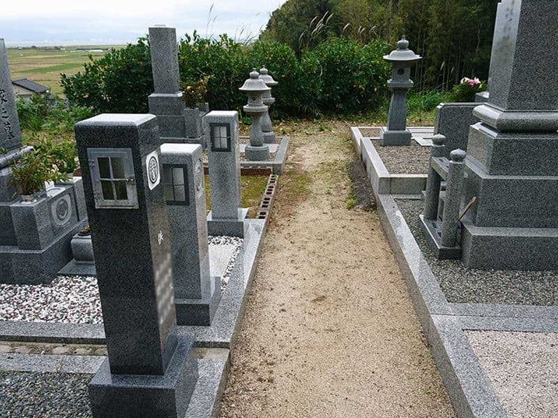 新奥ノ谷墓地